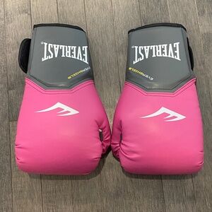 NWOT Everlast Women’s Pro Style Training Boxing Gloves